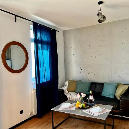 Apartamento Art Near Paradise Mall & Metro Station