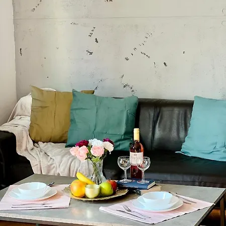 Apartamento Art Near Paradise Mall & Metro Station