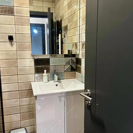 Art Near Paradise Mall & Metro Station Sófia