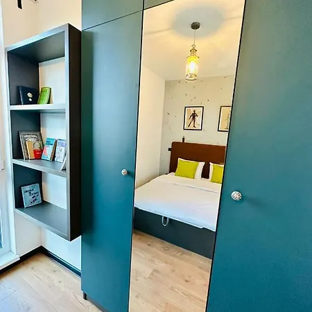 Apartamento Art Near Paradise Mall & Metro Station