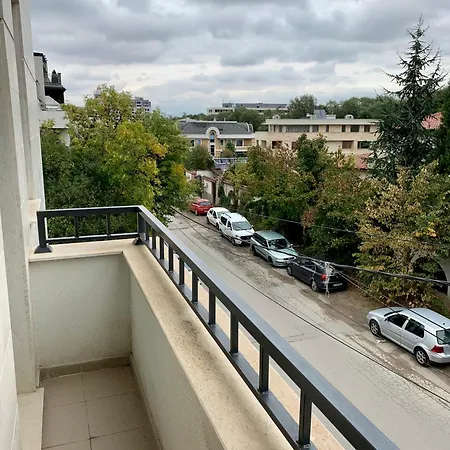 Art Near Paradise Mall & Metro Station Sófia